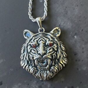 Pendant Majestic Silver Tiger Head Necklace with Garnet Eyes